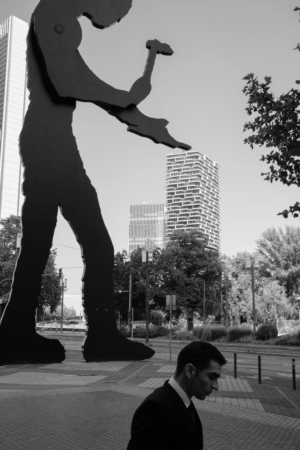 Glass and Strangers, a photo series from Frankfurt